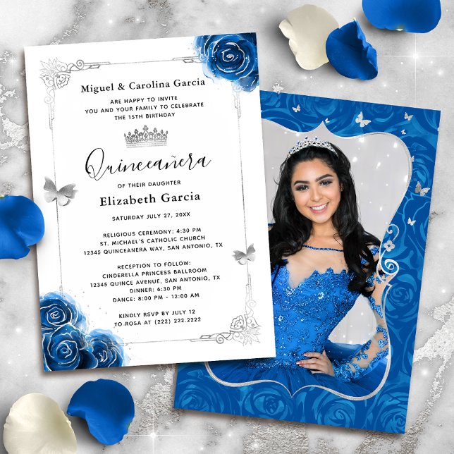 Elegant Blommigt Silver Royal Blue Quinceanera Pho Inbjudningar (Elegant royal blue and silver quinceanera invitations that you can add your personalized photo to.)