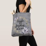 Elegant Blommigt Utandning Rustic Bröllop Tote Tygkasse<br><div class="desc">På rustiskt grått-trä är en elegant chic guld blomning i kombination med en lavers blommigt-andedräkt där du kan anpassa den och skapa romantisk lantgårdarselegans</div>