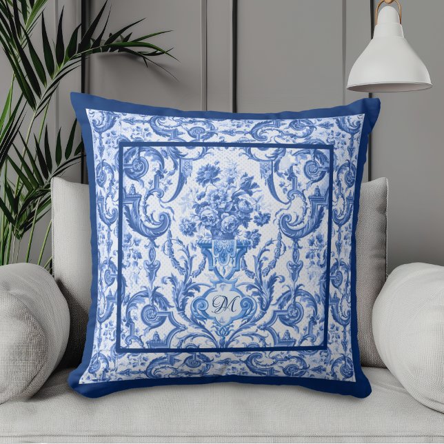 Elegant blommigt vas Blue toile de jouy monogram Kudde (Skapare uppladdad)