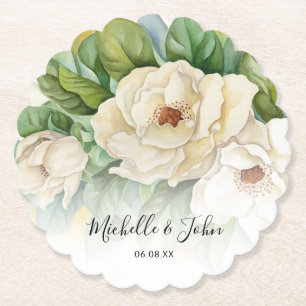 Elegant Blommigt White Magnolia Namn Script Bröllo Underlägg Papper
