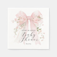Elegant blomsterflicka med blomsterbukett babyfira