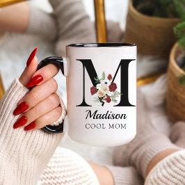 Elegant blomsterinitial specialdesignad muggpresen mugg