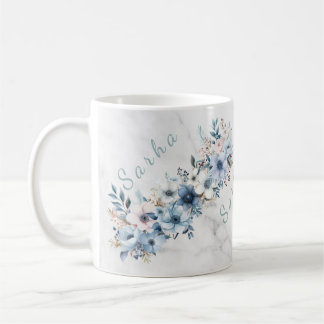 Elegant blomsterinspirerad trälåda och matchande m kaffemugg