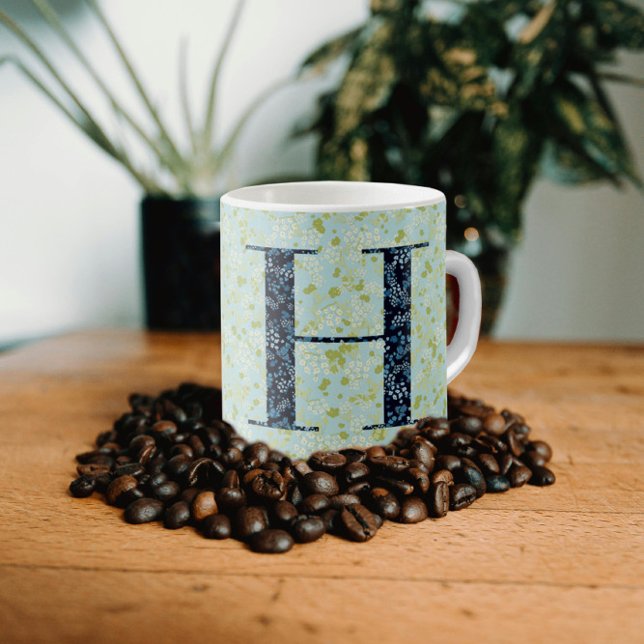 Elegant blomsterklassisk monogram H blå med fras Kaffemugg (Skapare uppladdad)