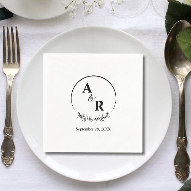 Elegant blomsterkrans med lagerblad vigselinitiale pappersservett (Elegant floral laurel wreath initials napkins add timeless charm to your wedding table)