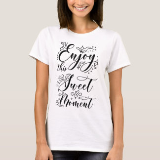 Elegant blomvektordesign t shirt
