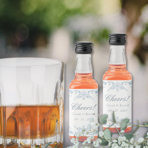 Elegant Blue and White Cheers Snyggt Bröllop Spritflaskor Etikett