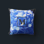 Elegant blue blommigt hydrangeas monogram kudde<br><div class="desc">Romantisk blå vattenpelare - Anpassade monogramkuddar</div>