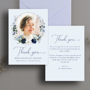 Elegant Blue Blommigt Memorial Firande of Life Tack Kort