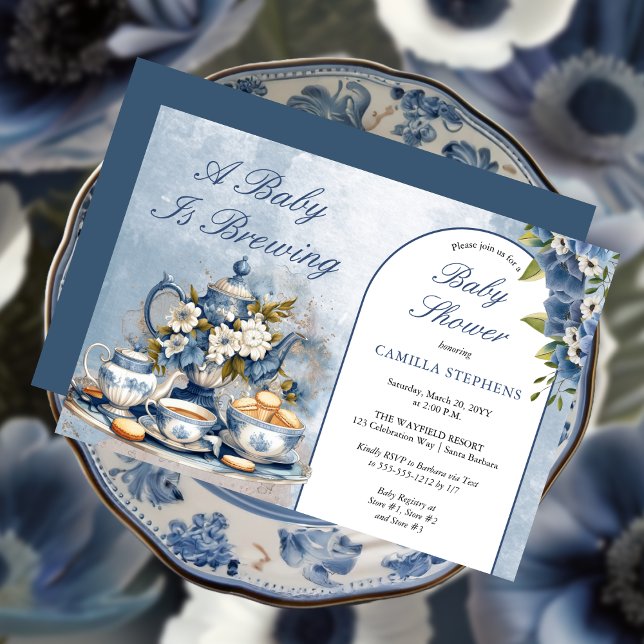 Elegant Blue Blommigt Tea Set Baby Shower Tea Inbjudningar ("A Baby Is Brewing" Elegant Blue and White Floral Tea Set Baby Shower Invitation)