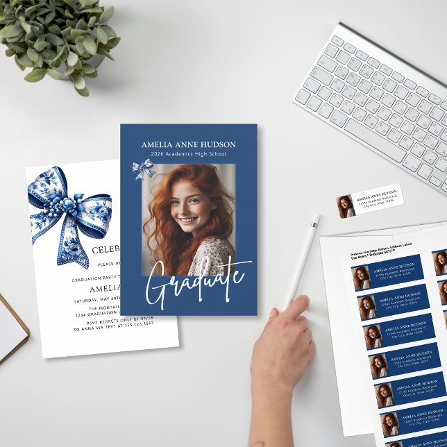 Elegant Blue Bow Photo 2026 Graduation Party Inbjudningar (Skapare uppladdad)