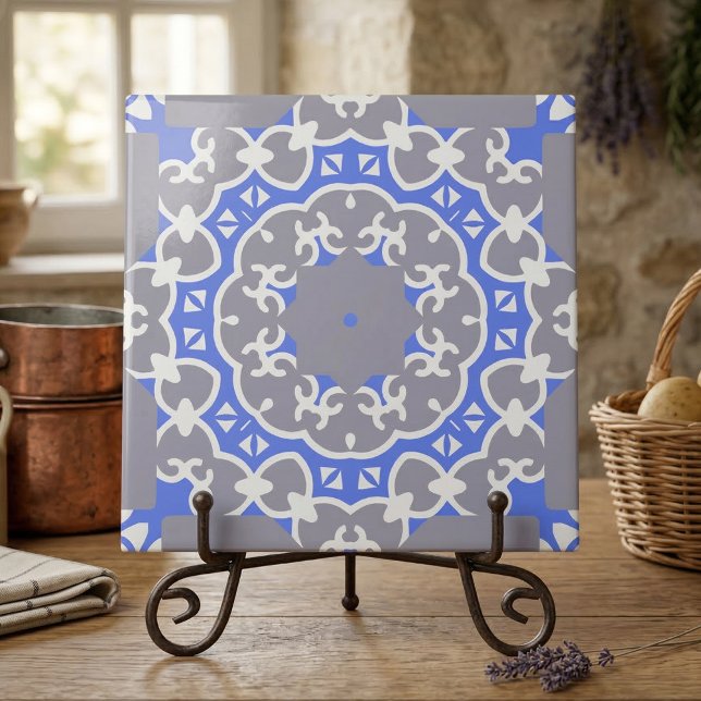 Elegant Blue Grått and White Classy Damask Pattern Kakelplatta (Skapare uppladdad)