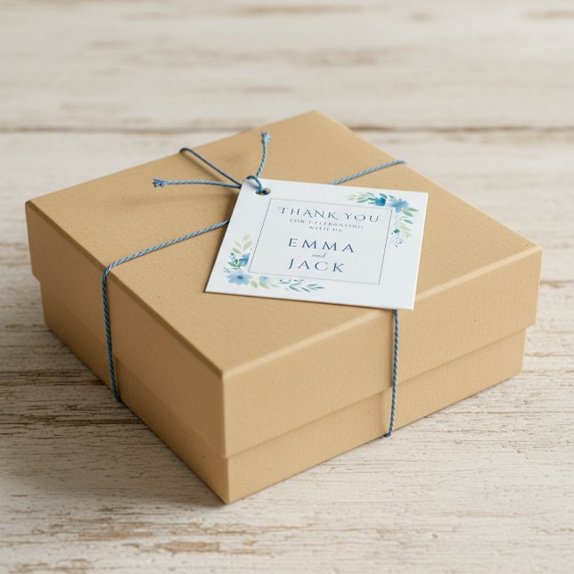 Elegant blue greenery namn bröllop gåvor etiketter (Elegant blue greenery names wedding favor tags.)