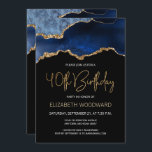Elegant Blue Guld Agate 40:e födelsedagsinbjudan<br><div class="desc">Elegantens 40-årsinbjudan innehåller en vattenfärgsbild av en agate-geod i blå nyanser med faux-guld högdagrar. "40:e födelsedagen" i ord visas i faux guld glitter i dekorativt modernt handskriftsteckensnitt. Anpassa den med heoträdets namn i guld färgad och detaljerna i vitt. Samma blåa agate-bild visas på baksidan.</div>