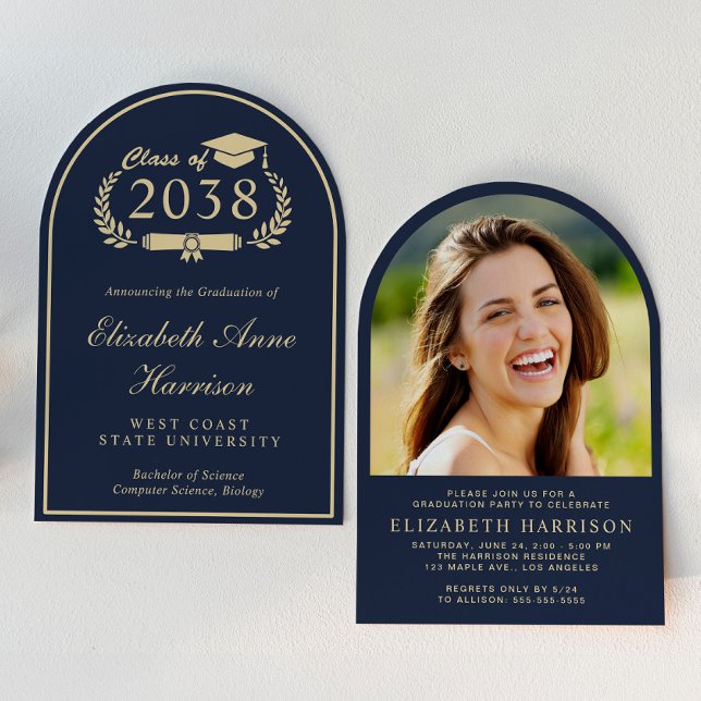 Elegant Blue Guld Arch Photo Studentfest Inbjudningar (An elegant arch-shaped photo graduation party invitation to celebrate the graduate's achievements)