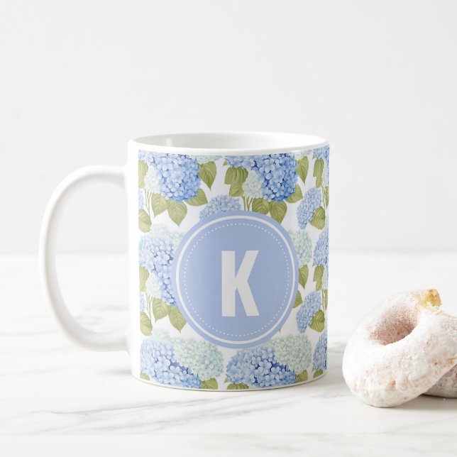 Elegant Blue Hydragea Flowers Mönster Monogram Kaffemugg (Med munk)