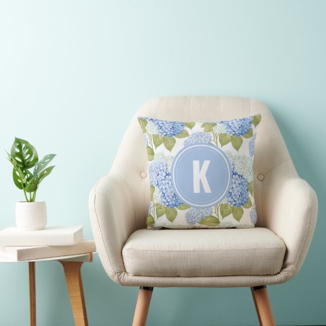 Elegant Blue Hydragea Flowers Mönster Monogram Kudde (Stol)