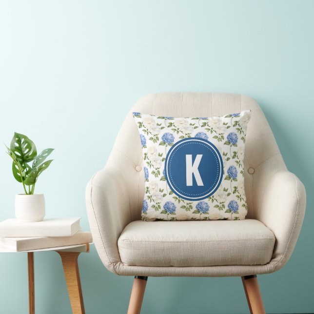 Elegant Blue Hydragea Flowers Mönster Monogram Kudde (Stol)