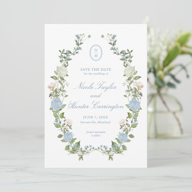 Elegant Blue Hydrangea Monogram Save the Date Inbjudningar (Stående Fram)