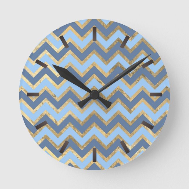 Elegant Blue och Guld Chevron Mönster Rund Klocka (Framsida)