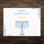 Elegant Blue och Guld Menorah Hanukkah Helg Vykort<br><div class="desc">Fira festivalen i Ljus med detta vackra Hanukkah-vykort. Med en slående blå och guld-menorah ger det här kortet värme och glädje till ditt Hanukkah-hälsning. Den invecklade informationen om blommigten i hörnen tillför lite elegans,  skapar det som ett perfekt sätt att önska dina kära kärlek och tända den här julhelgen.</div>