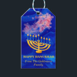 Elegant Blue och Guld Menorah Lycklig Hanukkah Presentetikett<br><div class="desc">Elegant Blue and Guld Menorah Lycklig Hanukkah Gift-Märkre har blå flytande marmor struktur,  vattenfärgblommor i rosa,  namn-familjemall och Hanukkah-ljus.En perfekt för Hanukkah.Klicka på personlighetsknappen för att anpassa den med din egen text.</div>