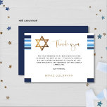 Elegant Blue och Guld Tallit Pub Mitzvah Tack Kort<br><div class="desc">Visa er tacksamhet i stil med detta sofistikerade Pub Mitzvah-tackkort, med en tidlös design som inspirerats av helig-traditionen i skalden. Eleganten har samma motiv, parad med en vackert utformad David-stjärna, och anger tonen för ett hjärtligt budskap. Kortet är försett med ett modernt "Tack" från faux guld i blomning, vilket tillför...</div>