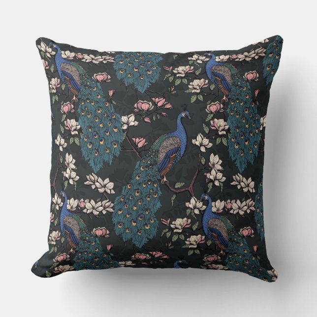 Elegant Blue Peacocks, Magnolia Flowers, Grenar Kudde (Framsida)