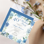 Elegant Blue Ro Blommigt 40:e födelsedagen Party Inbjudningar<br><div class="desc">Elegant blått och vitt med damskiktsfärgad grönt grönt ro blommigt ram födelsedagsfest firande.</div>