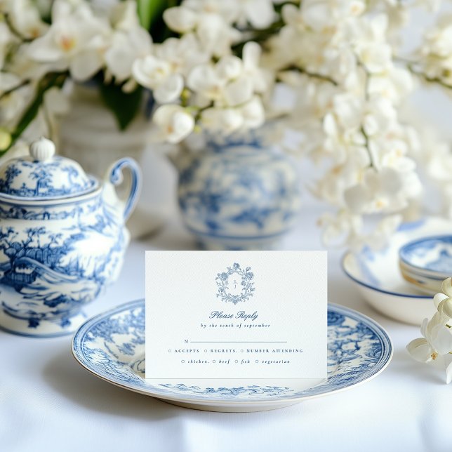 Elegant Blue Script Floral Crest Wedding RSVP OSA Kort (Skapare uppladdad)
