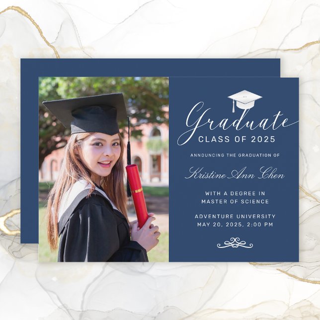 Elegant Blue White Script Cap Photo Studenten Meddelande (Elegant Blue White Script Cap Photo Graduation Announcement)