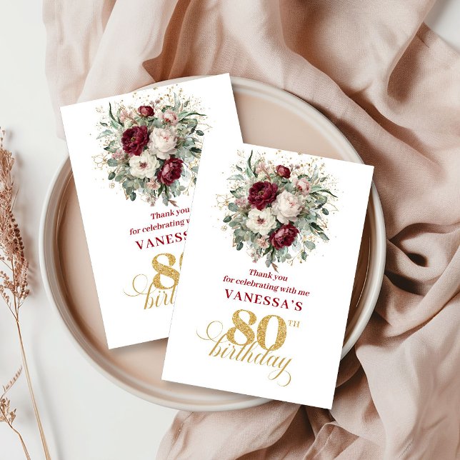 Elegant Blush Burgundy Blomma 80-årsfirande Tack Kort (Chic Floral Blush Burgundy 80th Birthday Thank You Card)