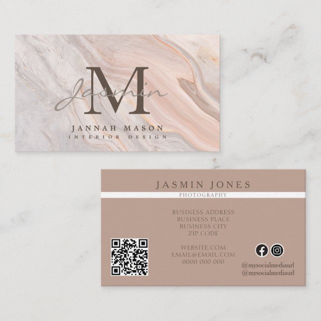 Elegant Blush Marmor Monogram QR-kod Visitkort (Fram/baksida)
