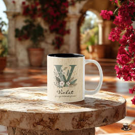 Elegant Boho Chic Blommig Monogrammuppa för Violet Två-Tonad Mugg