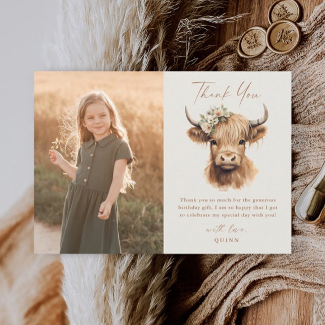 Elegant Boho Highland Cow Barnfoto för barn födels Tack Kort (Boho highland cow script kids photo thank you card.)