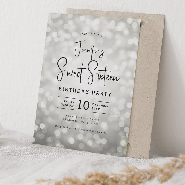 Elegant Bokeh Ljus Modern Script Sweet 16 Silver Inbjudningar (Elegant Bokeh Lights Modern Script Sweet 16 Silver Invitation)