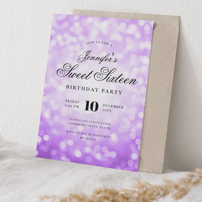 Elegant Bokeh Script Sweet 16 Party Lila Inbjudningar (Elegant Bokeh Script Sweet 16 Party Purple Invitation)