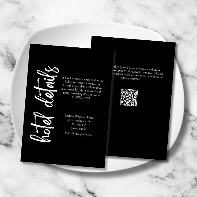 Elegant Bold Script Black White Bröllop Hotel Tilläggskort (Elegant Bold Script Black and White Wedding Hotel Details Enclosure Card with QR Code.)