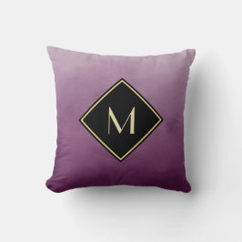 Elegant Borstad Lila Med Enkel Guldmonogram Kudde