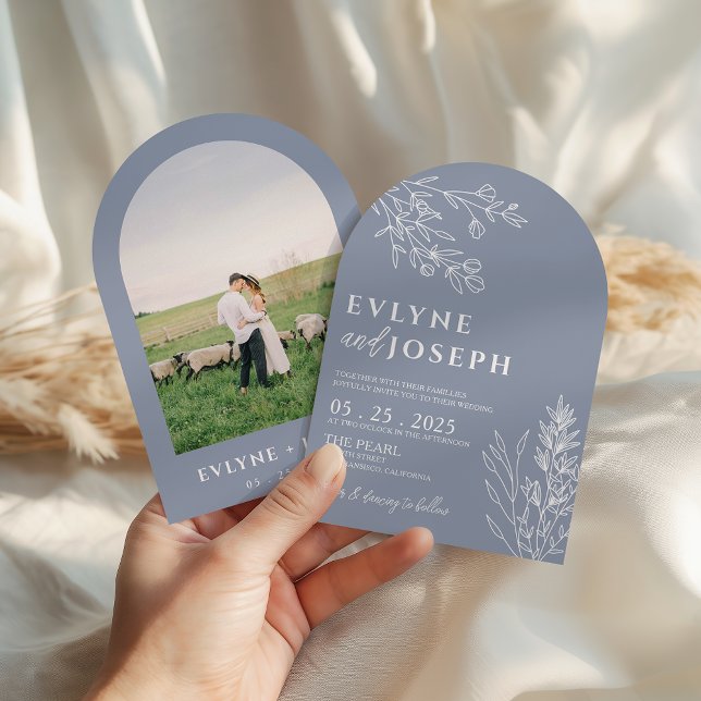 Elegant Botanical Dusty Blue Boho Arched Wedding Inbjudningar (Skapare uppladdad)