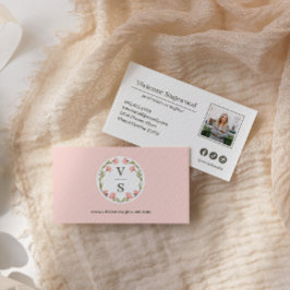 Elegant Botanical Monogram Vapensköld Rosa Photo Visitkort