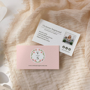 Elegant Botanical Monogram Vapensköld Rosa Photo Visitkort