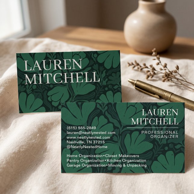 Elegant botanisk bladsmönster modern design visitkort (Simulated business cards on table)
