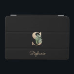 Elegant Botaniska Monogram Brev S iPad Mini Skydd<br><div class="desc">Elegantens svarta iPad-fodral har ett botaniskt monogram i guld i mitten.</div>