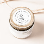 Elegant Botaniskt Måne och Stars Wedding Favor Runt Klistermärke<br><div class="desc">Lägg till en personlig i dina kuvert,  bröllopsfavoriter och mycket mer med de här Eleganterna,  Måne och Stars svarta och vita bröllopsmärken. Utformningen har en svart linjekonst som illustrerar ett måne med stjärnor och blad på vit bakgrund. Datumet namn och bröllop visas med svarta bokstäver.</div>
