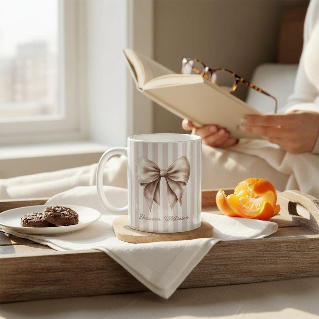 Elegant Bow Beige Stripes Name Mug Kaffemugg (Skapare uppladdad)
