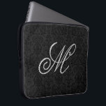 Elegant Brev M Moukling Diamonds-Monogram Laptop Sleeve<br><div class="desc">Elegantens svarta och vita gnistrande diamanter initialt brev M. Annat brev kommer snart. Skicka e-post till dig för att få den tidigare eftersom det tar tid att göra det här. Detta är ett bilder av diamanter och inte äkta eller falsk.</div>
