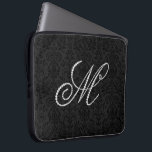 Elegant Brev M Moukling Diamonds-Monogram Laptop Sleeve<br><div class="desc">Elegantens svarta och vita gnistrande diamanter initialt brev M. Annat brev kommer snart. Skicka e-post till dig för att få den tidigare eftersom det tar tid att göra det här. Detta är ett bilder av diamanter och inte äkta eller falsk.</div>