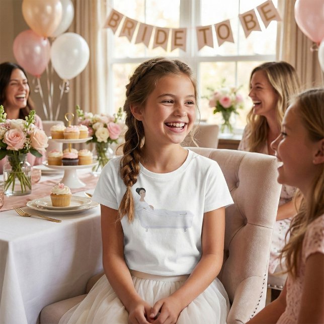 Elegant Bride Relaxing i Bathtub Bröllop Design T Shirt (Skapare uppladdad)