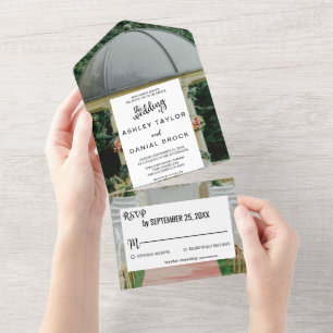 Elegant bröllop-ceremonin sommaren blommigt bröllo